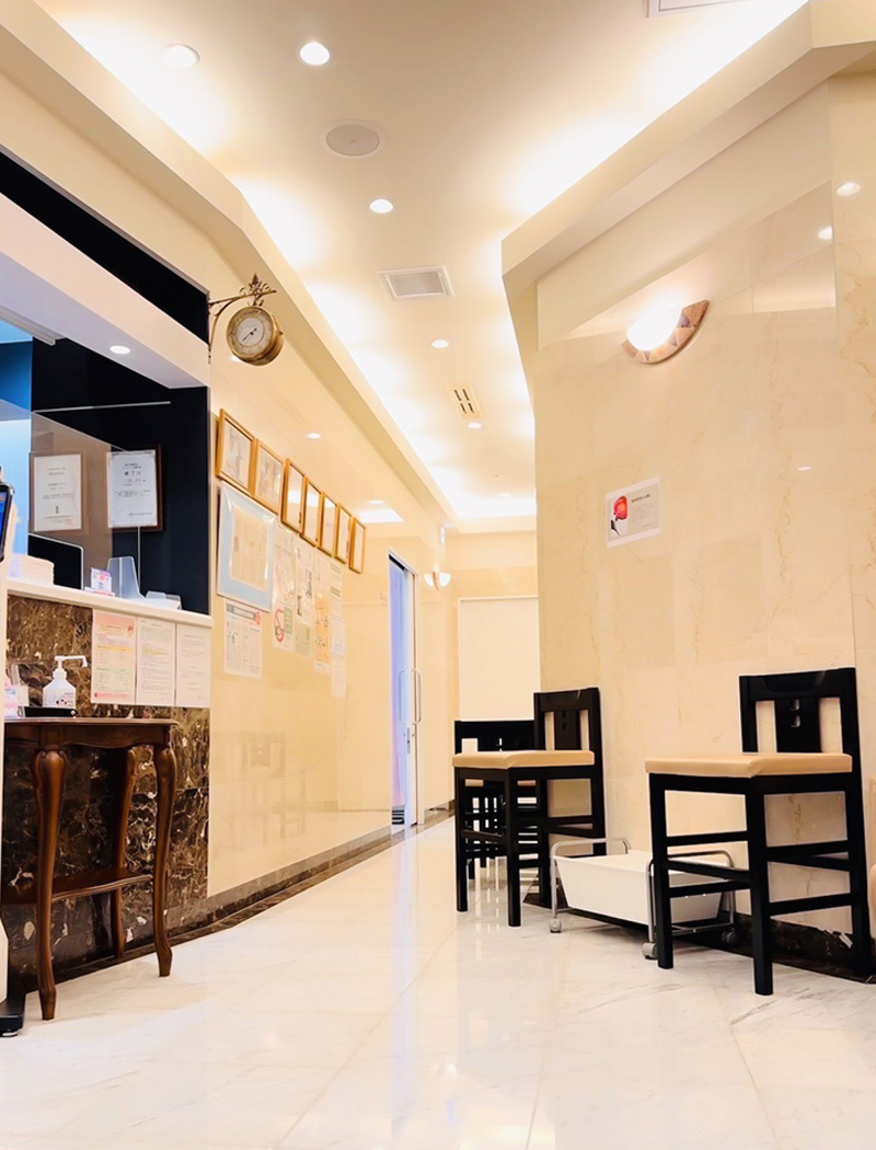 診察室前の椅子